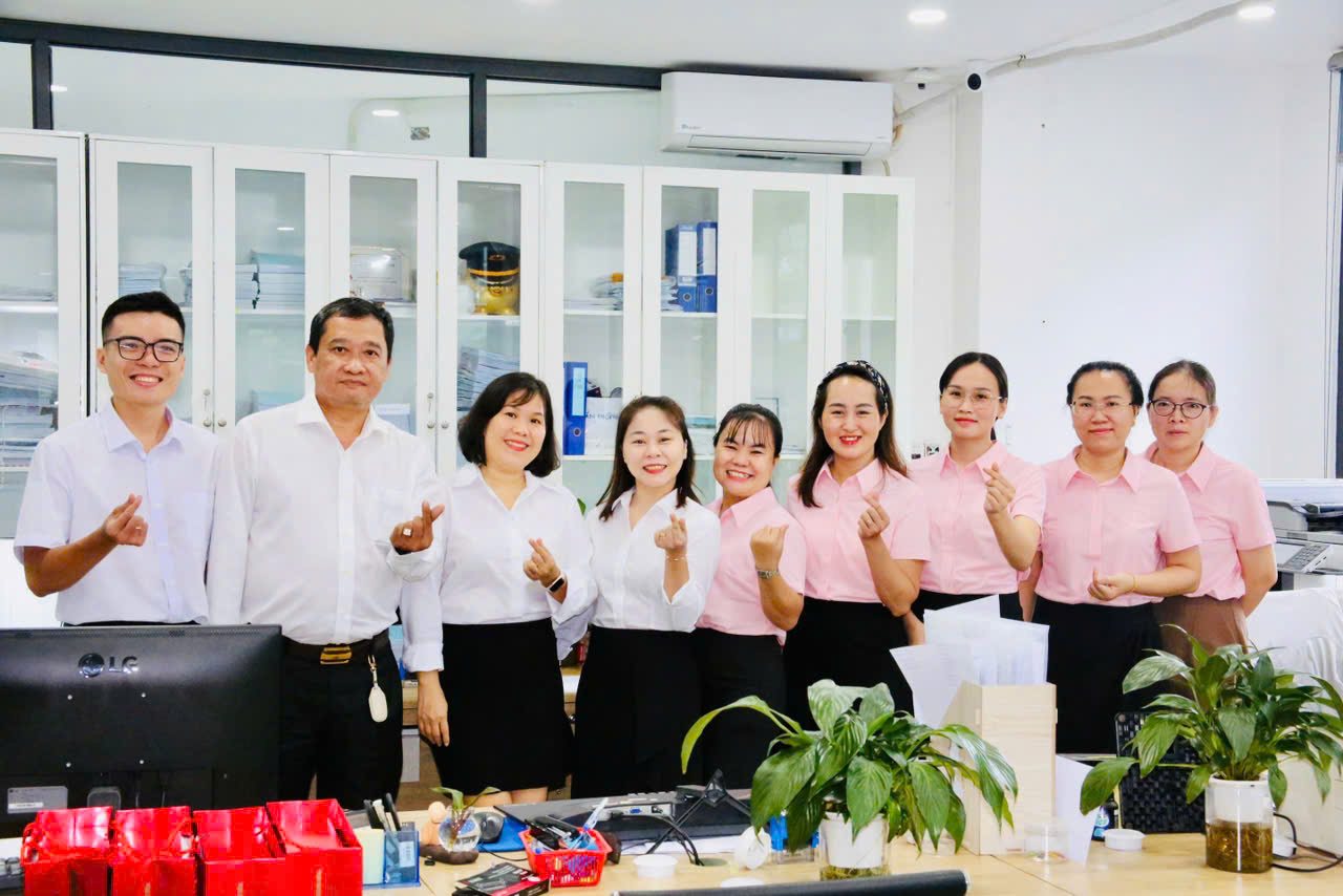 Đội ngũ công ty với tinh thần sẵn sàng phục vụ khách hàng